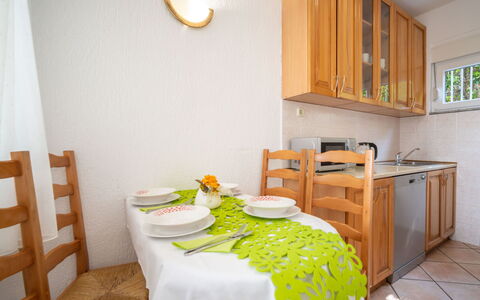 Iris: Cabinetry, Ejendom, Møbel, Bord, Countertop, Træ, Bygning, Køkken Apparat, Belysning, Indretning