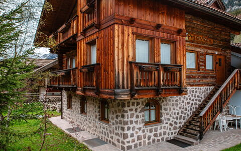 Campitello 627: Plante, Bygning, Vindue, Træ, Hus, Sommerhus, Træ, Trappe, Fritid