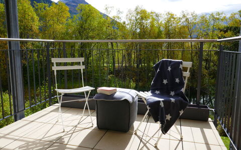 Samedan 7: Ejendom, Hus, Træ, Ejendom, Værelse, Fritid, Arkitektur, Hjem, Dæk, Altan