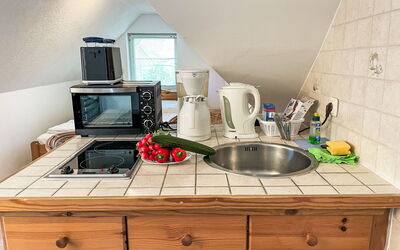 Gollwitzer Park (Insel Poel) 110.8: Køkken Apparat, Køkken, Træ, Countertop, Cabinetry, Gulvbelægning, Større Bandage, Husholdningsapparat, Indretning, Møbel