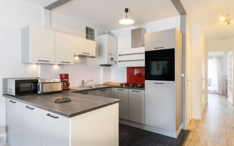 Poséidon: Bygning, Cabinetry, Countertop, Køkken Apparat, Husholdningsapparat, Komfur, Træ, Køkken, Hus, Indretning