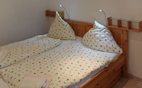 Villa Meike (Insel Poel): Seng, Soveværelse, Møbel, Madras, Sengetøj, Værelse, Ejendom, Bed Frame, Sengetøj, Rullemadras