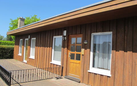 Villa Meike (Insel Poel): Ejendom, Himmel, Vindue, Træ, Skygge, Sommerhus, Træ, Dør, Sidespor, Bejdse