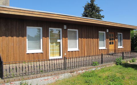 Villa Meike (Insel Poel): Himmel, Plante, Ejendom, Vindue, Bygning, Træ, Land Lot, Hus, Træ, Sommerhus