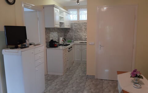 Szabo: Cabinetry, Bygning, Træ, Indretning, Countertop, Ur, Husholdningsapparat, Etage, Gulvbelægning