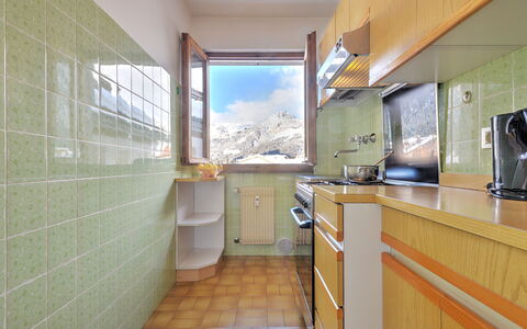 Canazei 370: Tap, Håndvask, Sanitærarmatur, Cabinetry, Bygning, Countertop, Køkkenvask, Badeværelse, Køkken Apparat, Indretning