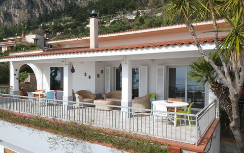 Villa Di Sofia: Ejendom, Bygning, Hus, Ejendom, Villa, Hjem, Altan, Veranda, Arkitektur, Tag