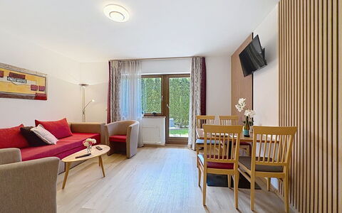 Zell am See 678: Indretning, Gulvbelægning, Træ, Møbel, Etage, Værelse, Loft, Stol, Stue, Lejlighed