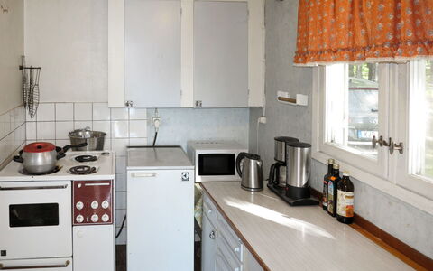 Älgnäs: Countertop, Cabinetry, Køkkenvask, Ejendom, Køkken Apparat, Hvid, Vindue, Køkken, Håndvask, Komfur