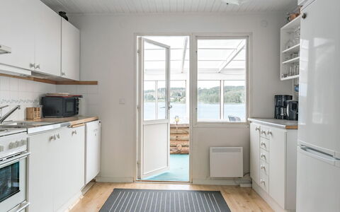 Uskeboda: Cabinetry, Countertop, Bygning, Køkken, Køkken Apparat, Komfur, Husholdningsapparat, Træ, Indretning, Gulvbelægning