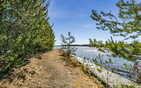 Kesäranta 7: Møbel, Stol, Udendørs Møbler, Bord, Træ, Udendørs Bord, Køkken & Spisebord, Skygge, Have, Paraply