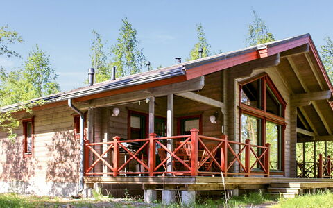 Villa Salix: Græs, Hus, Sommerhus, Land Lot, Hjem, Estate, Lawn, Sidespor, Stuehus, Veranda