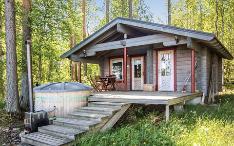 Villa Salix: Græs, Hus, Sommerhus, Land Lot, Hjem, Estate, Lawn, Sidespor, Stuehus, Veranda