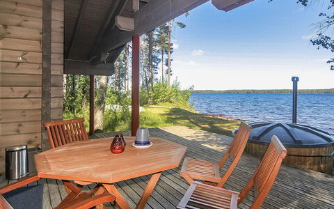 Villa Salix: Græs, Hus, Sommerhus, Land Lot, Hjem, Estate, Lawn, Sidespor, Stuehus, Veranda