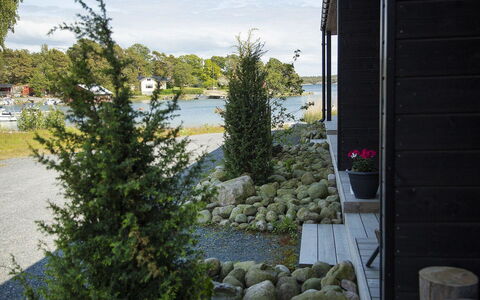 Kasnäs Marina C 22: Busk, Have, Landscaping, Gård, Evergreen, Walkway, Backyard