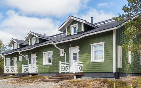 Onkijantie 7B: Vindue, Træ, Hus, Sidespor, Hjem, Sommerhus, Dør, Skydevindue, Estate, Hårdttræ