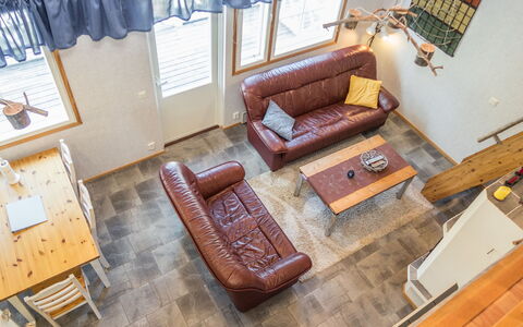 Onkijantie 7B: Møbel, Couch, Træ, Indretning, Gulvbelægning, Værelse, Stue, Etage, Loft, Lejlighed