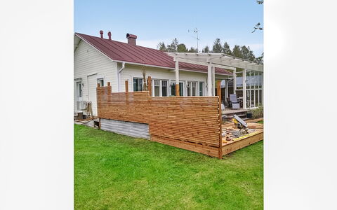 Kotiranta: Græs, Hus, Sommerhus, Land Lot, Hjem, Estate, Lawn, Sidespor, Stuehus, Veranda
