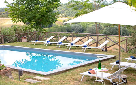 Villa Bacco: Svømmepøl, Udendørs Møbler, Møbel, Fritid, Udvej, Liggestol, Paraply, Stol, Skygge, Eco Hotel