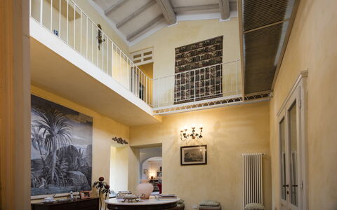 Villa Bacco: Loft, Ejendom, Bygning, Værelse, Indretning, Arkitektur, Hus, Belysning, Hjem, Dagslys
