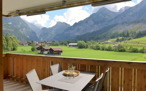 Kandersteg 420: Himmel, Sky, Bord, Bjerg, Ejendom, Veranda, Natur, Bygning, Plante, Træ