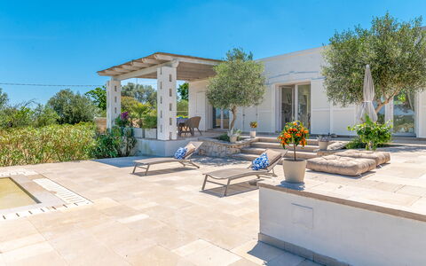 Villa Amelia Ostuni: Have, Flise, Skygge, Landscaping, Kolonne, Beton, Estate, Udendørs Struktur, Flise, Blomsterkrukke