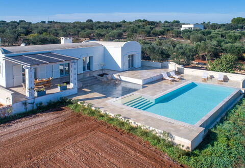 Villa Amelia: Bygning, Ejendom, Plante, Himmel, Vindue, Azure, Træ, Svømmepøl, Land Lot, Hus