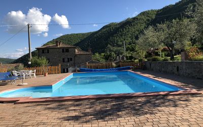 Agriturismo Cuiano: Svømmepøl, Ejendom, Himmel, Vand, Hus, Ferie, Fritid, Ejendom, Bjerg, Træ
