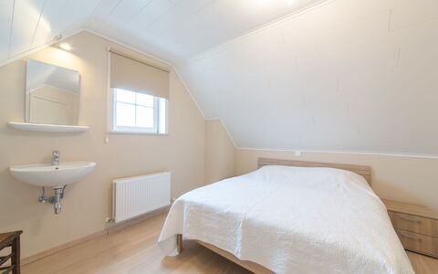 De Haan 330: Værelse, Ejendom, Seng, Møbel, Soveværelse, Etage, Indretning, Væg, Loft, Sengetøj