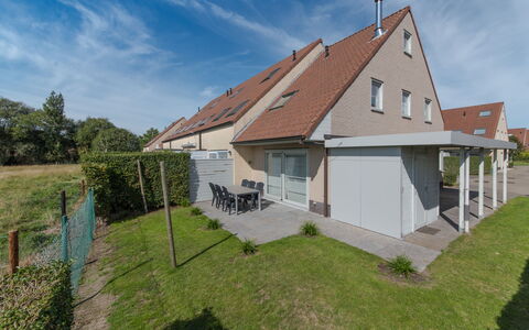 De Haan 330: Sky, Himmel, Plante, Bygning, Hus, Træ, Land Lot, Sommerhus, Vindue, Græs