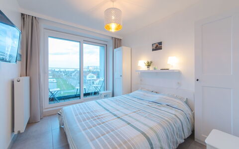 Pura Vida with Balcony: Soveværelse, Værelse, Ejendom, Møbel, Seng, Sengetøj, Etage, Bed Frame, Indretning, Loft