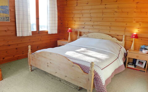 Marmousets 2: Soveværelse, Seng, Møbel, Værelse, Bed Frame, Ejendom, Sengetøj, Sengetøj, Etage, Madras