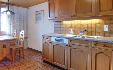 Chalet Burgfeld: Møbel, Cabinetry, Countertop, Ejendom, Håndvask, Træ, Køkkenvask, Køkken, Belysning, Køkken Apparat