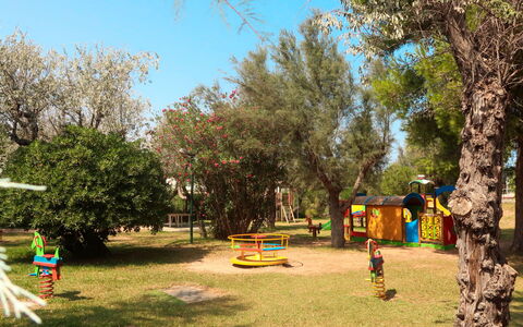 Happy Camp Mobilhome Torre Rinalda: Træ, Offentlige Rum, Legepladsudstyr, Fritid, Legetøjsrutsjebane, Parkere, Fritid, Have, Lawn, Skygge