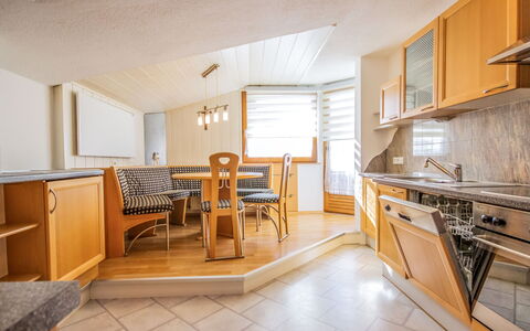 Anna: Ejendom, Værelse, Møbel, Bygning, Indretning, Etage, Countertop, Hus, Ejendom, Loft