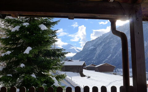 Chalet Guldeli: Ejendom, Himmel, Sky, Bjerg, Natur, Sne, Arkitektur, Skygge, Bygning, Træ