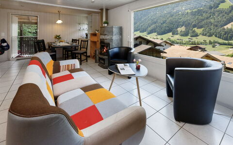Chalet Guldeli: Møbel, Indretning, Couch, Loft, Stue, Gulvbelægning, Værelse, Etage, Belysning