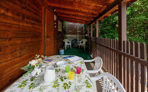 Chalet Guldeli: Træ, Sommerhus, Bejdse, Veranda, Hårdttræ, Planke, Garden Bygninger, Dæk, Skygge, Bjælkehytte