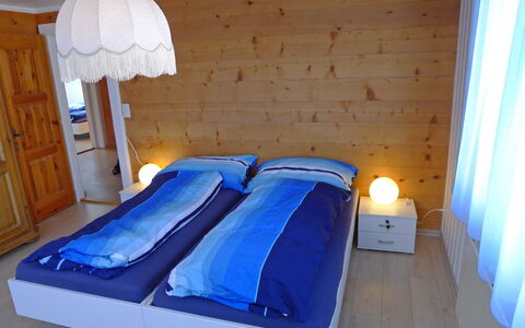 Godo: Møbel, Bygning, Ejendom, Komfort, Blå, Azure, Træ, Skygge, Bed Frame, Textile
