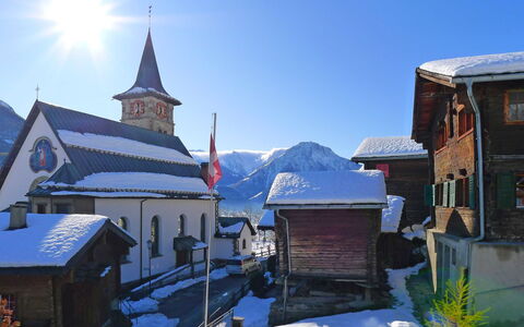 Godo: Himmel, Ejendom, Sne, Bygning, Vindue, Bjerg, Fryser, Hældning, Sky, Glacial Landskabsform