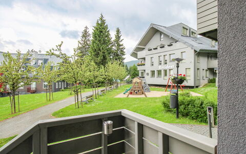 Resident Harrachov B: Boligområde, Hjem, Urban Design, Lejlighed, Sidespor, Estate, Sommerhus, Lawn, Gård, Have