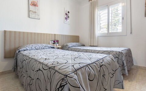 Gavina: Soveværelse, Seng, Sengetøj, Ejendom, Værelse, Sengetøj, Møbel, Bed Frame, Dynebetræk, Seng Nederdel