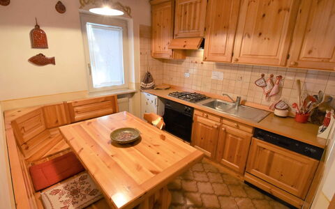 Villa Bellavista: Countertop, Værelse, Ejendom, Møbel, Cabinetry, Køkken, Etage, Bygning, Trægulve, Indretning