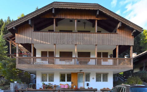 Villa Bellavista: Hjul, Himmel, Bygning, Ejendom, Sky, Vindue, Køretøj, Plante