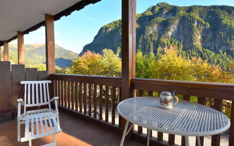Villa Bellavista: Ejendom, Værelse, Hus, Ejendom, Møbel, Hjem, Bord, Bygning, Træ, Indretning