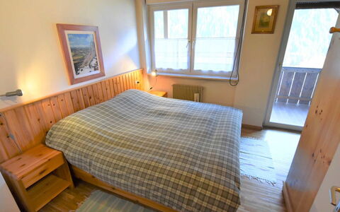 Villa Bellavista: Soveværelse, Værelse, Seng, Møbel, Ejendom, Bed Frame, Sengetøj, Etage, Hårdttræ, Dagslys
