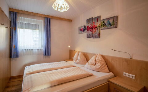Klopeiner See 60: Soveværelse, Værelse, Seng, Møbel, Ejendom, Bed Frame, Madras, Sengetøj, Indretning, Bygning