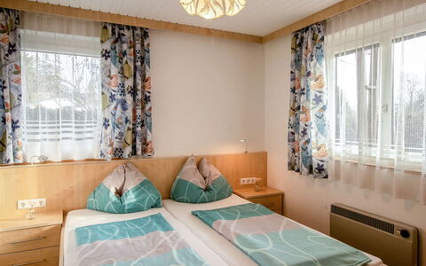 Laube: Soveværelse, Ejendom, Værelse, Møbel, Seng, Indretning, Sengetøj, Bed Frame, Bygning, Madras