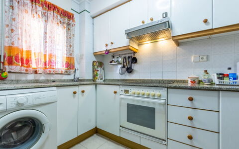 Solarium Iii: Vaskerum, Cabinetry, Ejendom, Countertop, Tørretumbler, Komfur, Køkken, Vaskemaskine, Indretning, Komfur