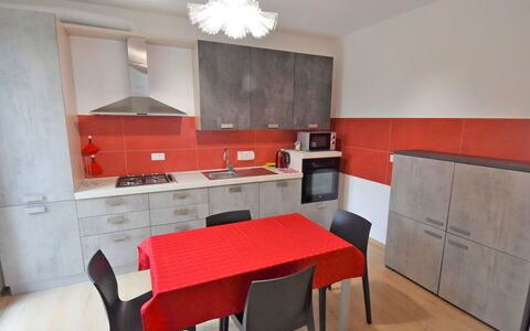 Cà Riviera Bosco Piccolo: Møbel, Værelse, Ejendom, Indretning, Rød, Bygning, Køkken, Cabinetry, Countertop, Spisestue